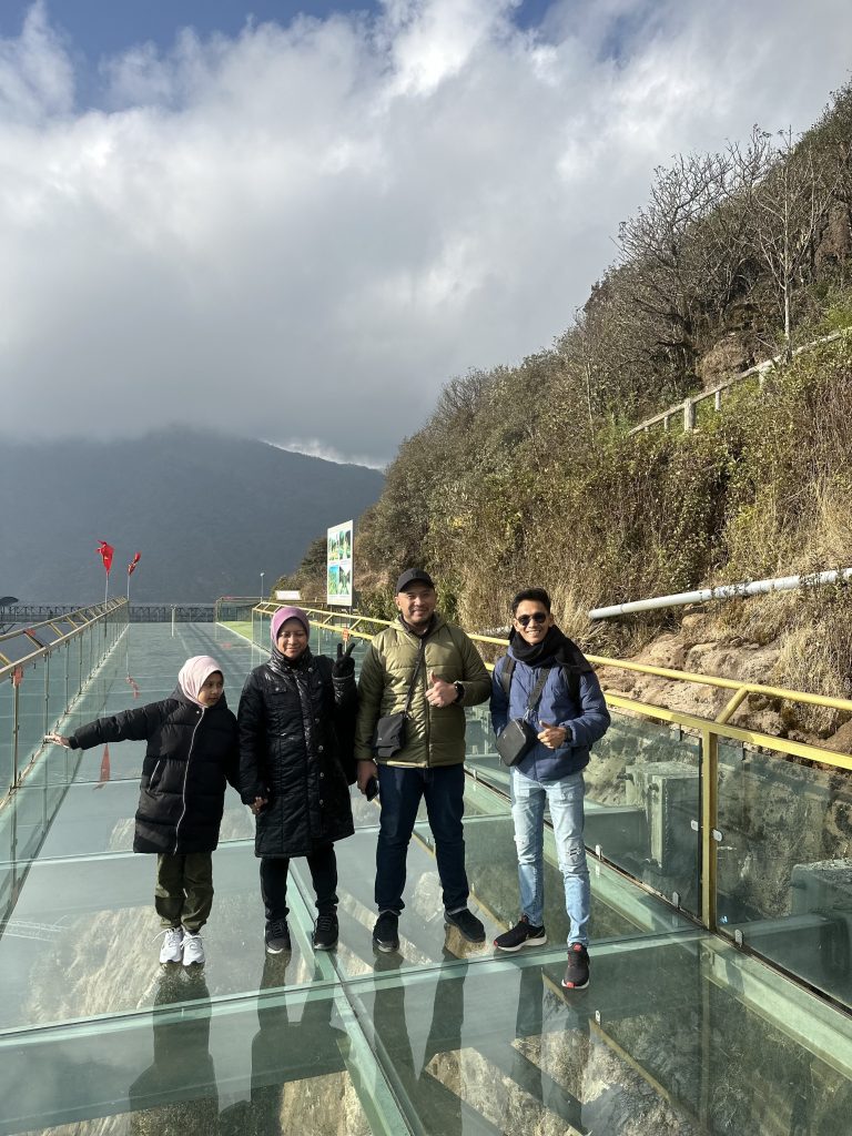 rong may glass bridge 2